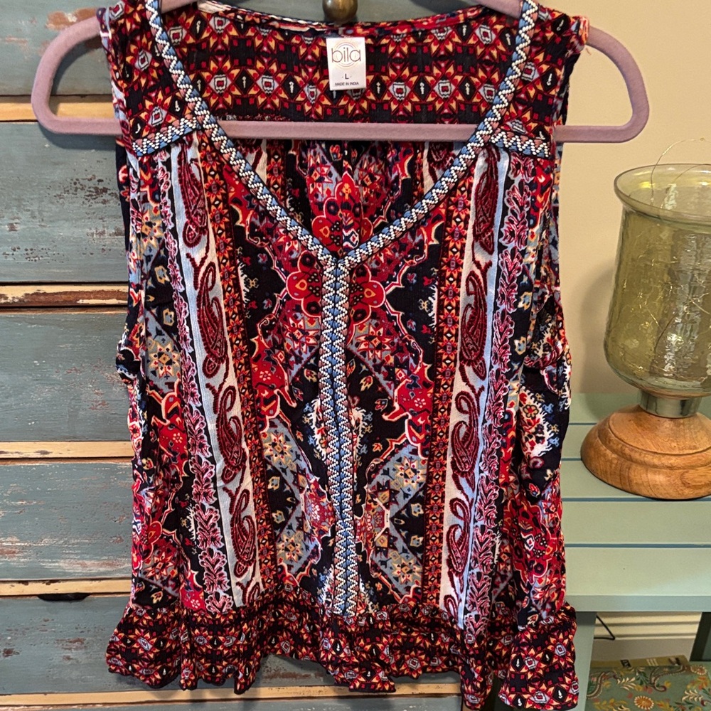 Bila Red and Black/dark blue Printed Sleeveless V-Neck Top w/groovy design. Sz L